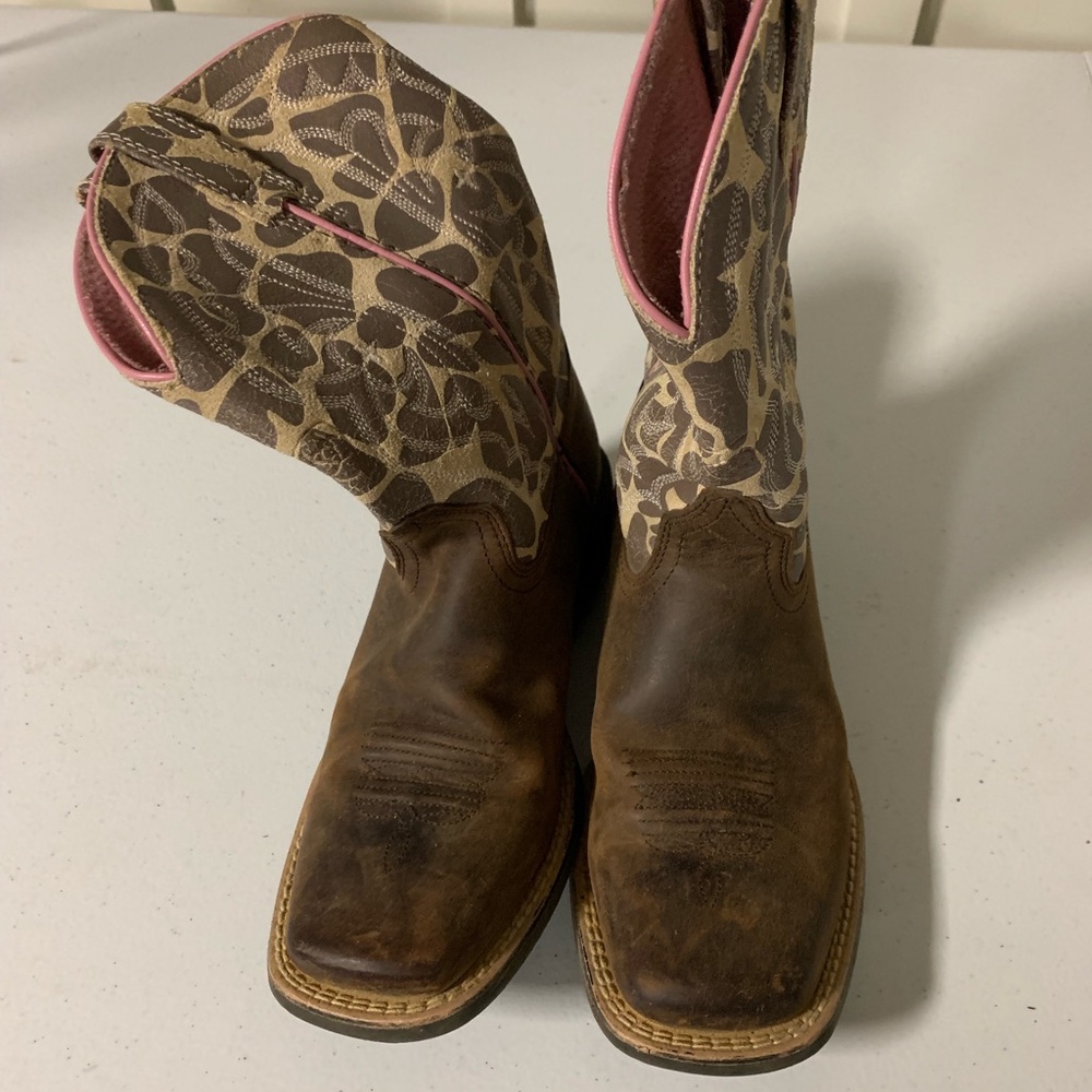 Girls Ariat boots size 1